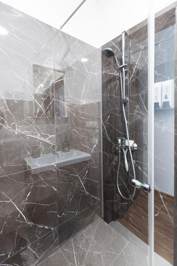Oak House Apartments Каунас Екстер'єр фото